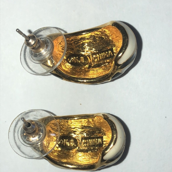 Kenneth Jay Lane Signed KJL China 
Black and White Zebra Earrings - Picture 4 of 4